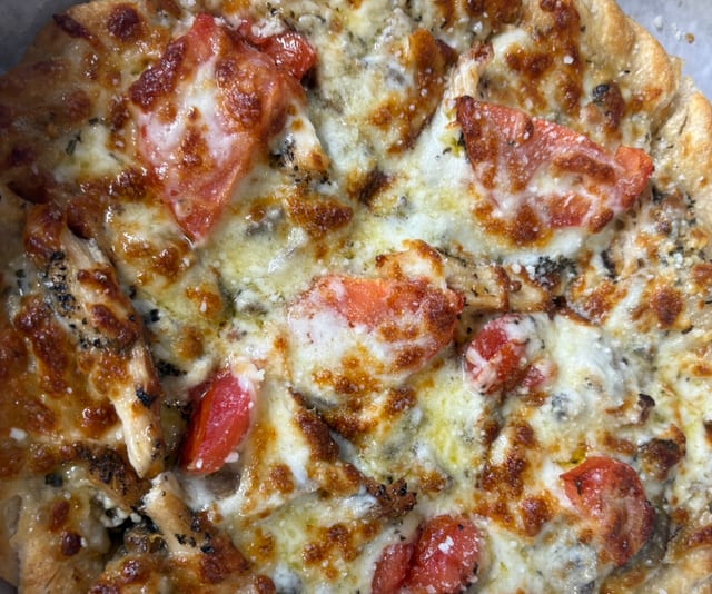 Tuscan Chicken Pizza (Large 16").