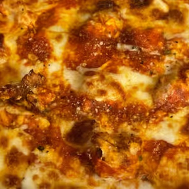 Buffalo Chicken Pizza: A Spicy Slice Favorite